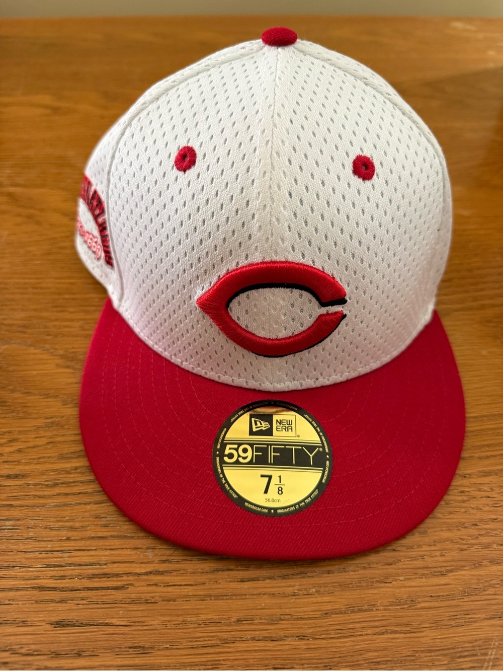 White Cincinnati Reds New Era Fitted Hat size 7 1/8